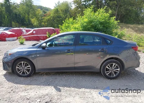 2024 Kia Forte Lxs z USA, uszkodzony, nr VIN 3KPF24AD0RE825618
